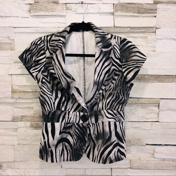 The Limited Jackets & Blazers - THE LIMITED/ SHORT ANIMAL PRINT BLAZER